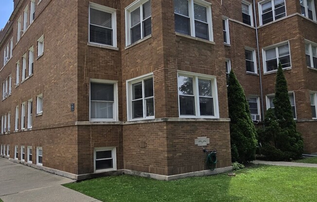 4457 N Maplewood Ave