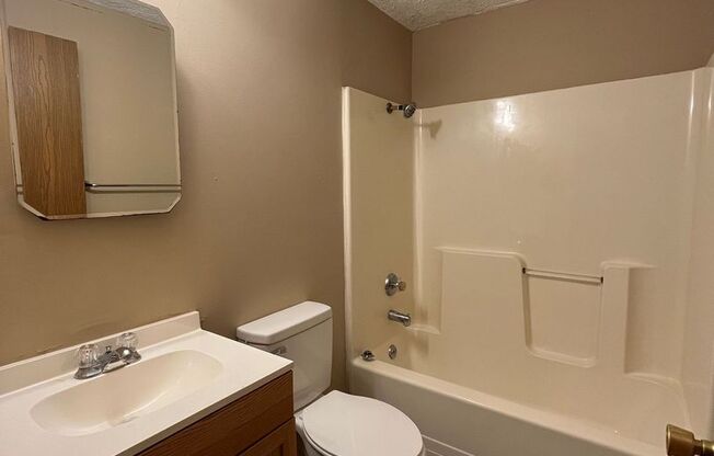 2 beds, 1 bath, $1,125