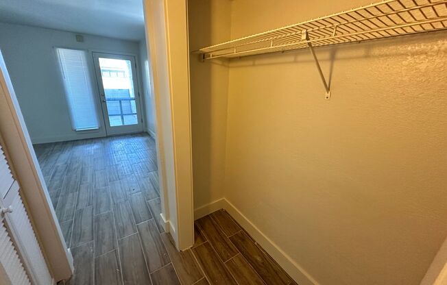 2 beds, 1 bath, $1,295, Unit Unit #103