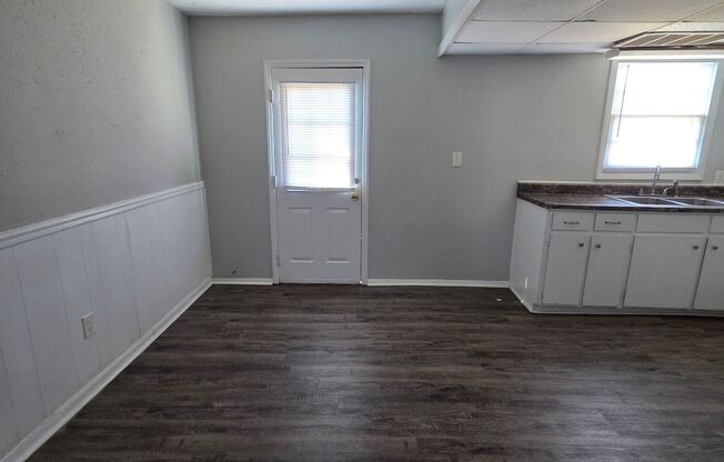 2 beds, 1 bath, 950 sqft, $875, Unit 38