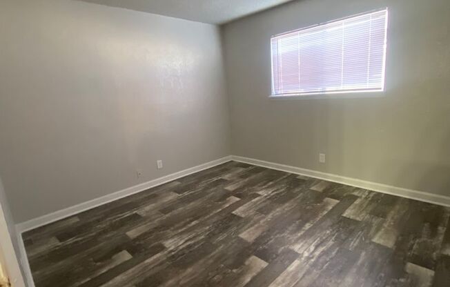 2 beds, 1 bath, 900 sqft, $1,051, Unit 16E