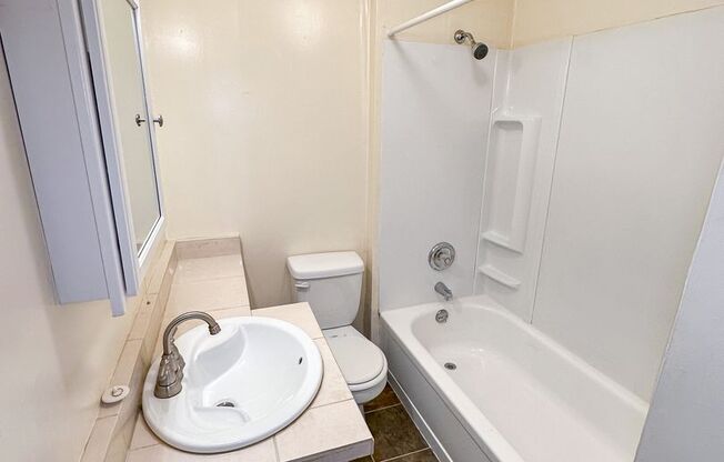 Studio, 1 bath, 326 sqft, $1,395, Unit 04