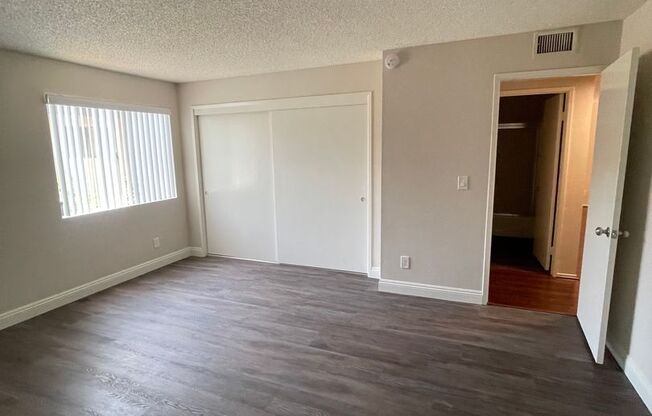 2 beds, 2 baths, $2,575, Unit A