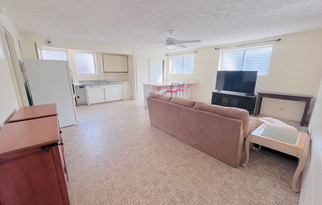 3 beds, 1 bath, $2,600, Unit A (Downstairs)