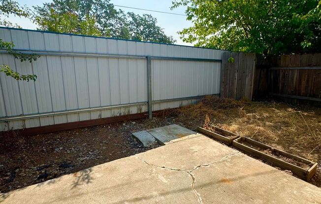 2 beds, 1 bath, 850 sqft, $1,250, Unit Unit 3