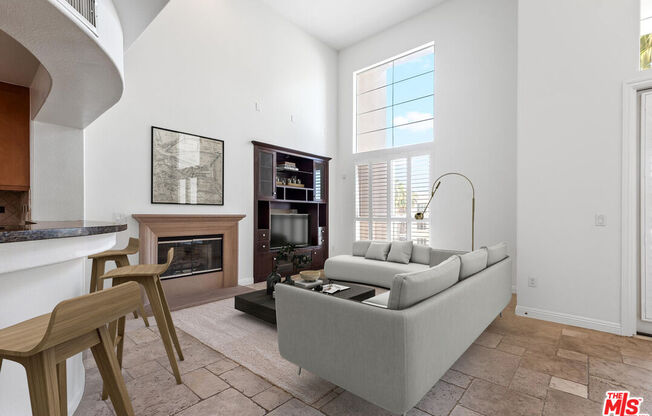 5831 Seawalk Dr