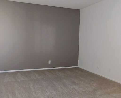 1 bed, 1 bath, 644 sqft, $2,125, Unit 22