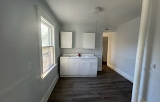 2 beds, 1 bath, $950, Unit Up