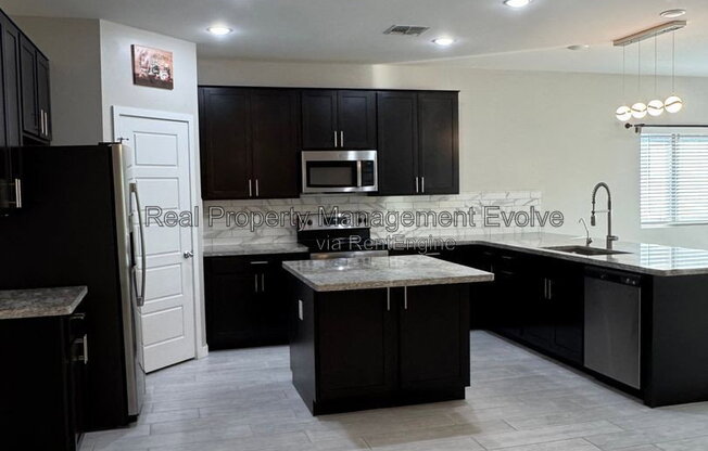 5 beds, 3 baths, 2,033 sqft, $2,990