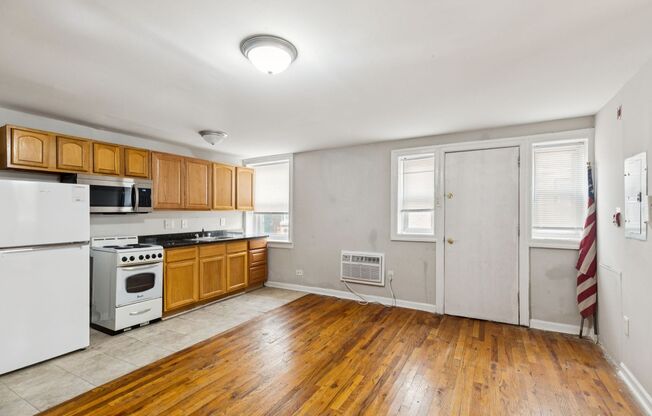 Studio, 1 bath, 280 sqft, $1,050, Unit A3