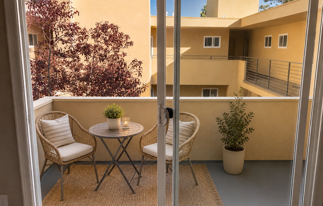 Studio, 1 bath, 450 sqft, $1,595, Unit 313