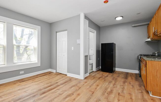 Studio, 1 bath, 270 sqft, $995, Unit 304