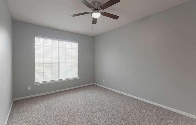 2 beds, 1 bath, 912 sqft, $1,516