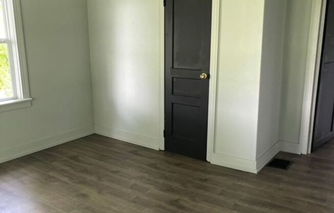 3 beds, 1 bath, $1,505