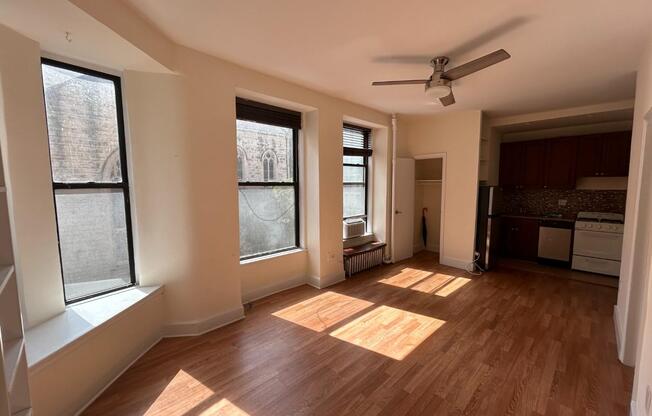 1 bed, 1 bath, $3,800, Unit 4E