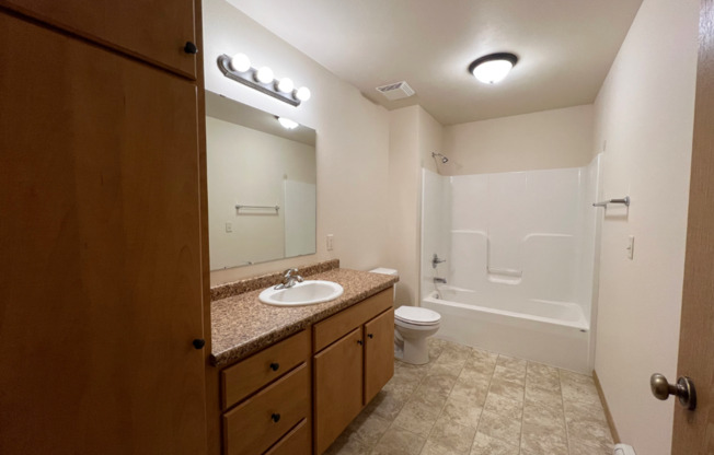 3 beds, 2 baths, 1,547 sqft, $1,690, Unit RT 7015-20