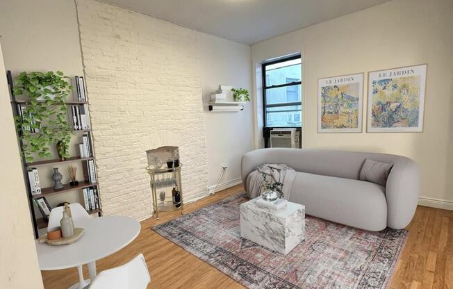 326 W 47 ST