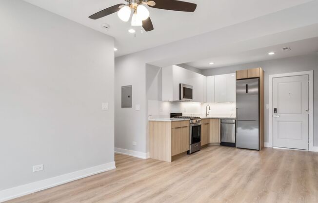 3 beds, 1 bath, 670 sqft, $2,200, Unit 1554-3J