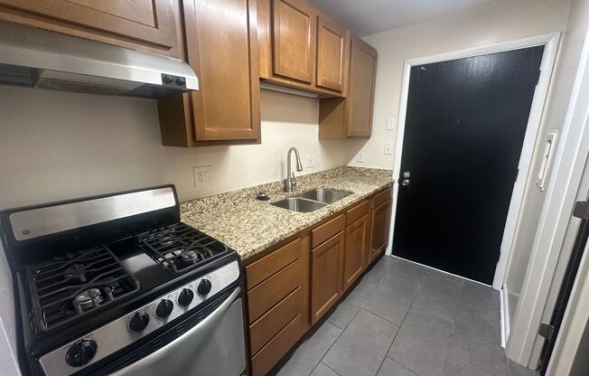 Studio, 1 bath, 300 sqft, $785, Unit 1400 King Ave. Apt.  7