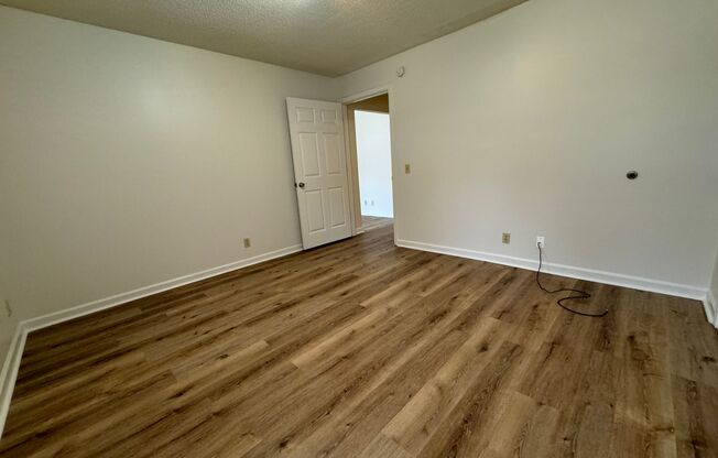 2 beds, 1 bath, $950, Unit 18