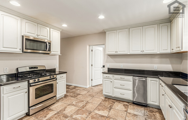3Bed/3Bath House at Thomas/7th Ave! Ready for Immediate Move-In! -- NO HOA! FULLY REMODELED!