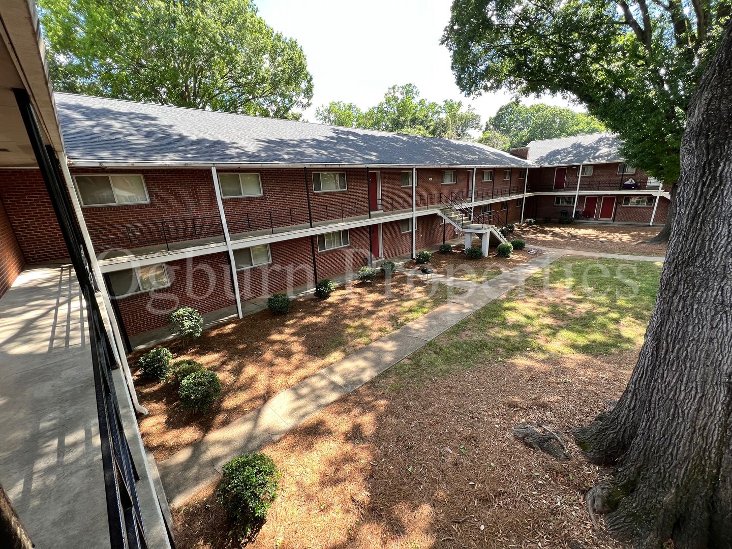 605011 - BALCONY COURT APTS