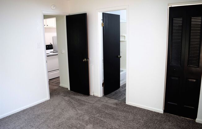 1 bed, 1 bath, 488 sqft, $795, Unit Oak Hill Manor 2-23