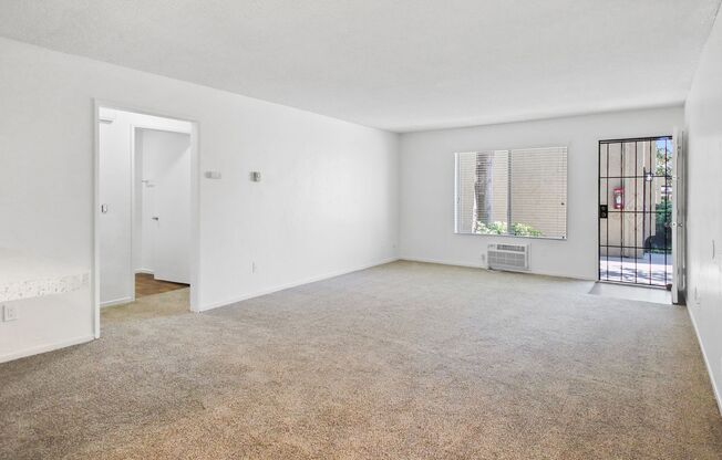 El Cajon 2 Bed/1 Bath in Gated Community with AC and Parking