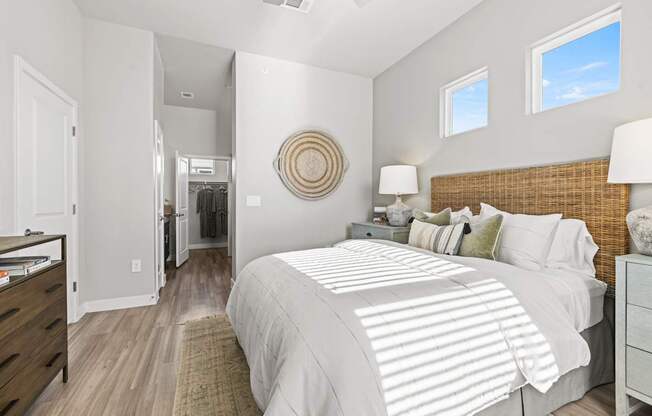 Primary bedroom at Avilla Lakeridge in Arlington, TX 76002.