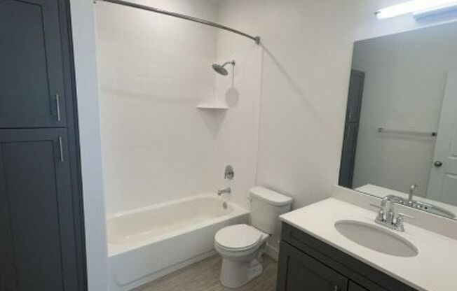 3 beds, 2 baths, 1,400 sqft, $1,895, Unit 572