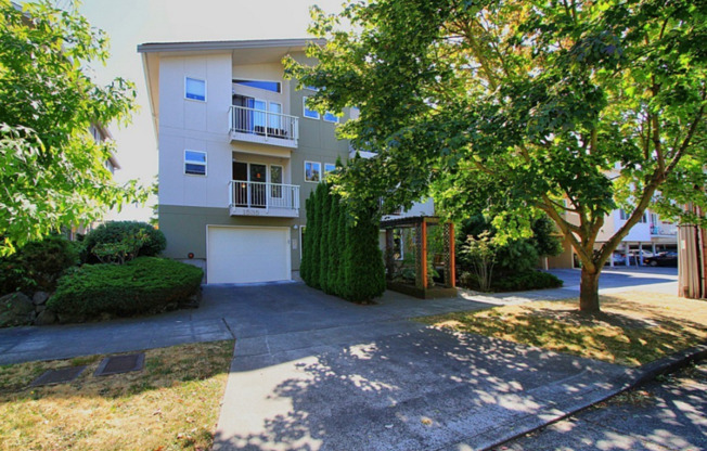 Recently Updated 1 Bed Condo in Ballard!
