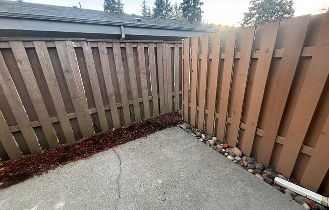 2 beds, 1 bath, 845 sqft, $1,695, Unit 37