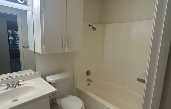 1 bed, 1 bath, 650 sqft, $1,289, Unit SUX-105