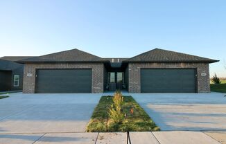 3 beds, 2 baths, 1,160 sqft, $1,475, Unit 16339 W Lynndale St