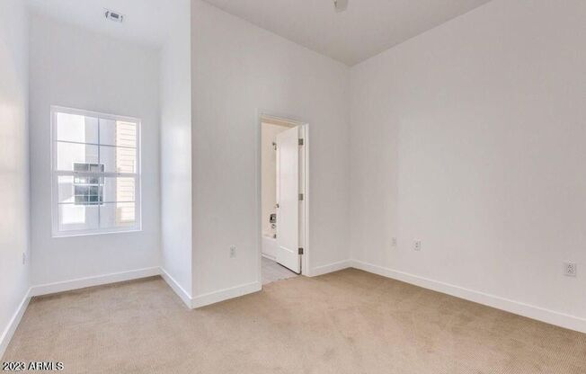 Beautiful 2 bedroom Townhome in downtown Phoenix! Perfect Location!