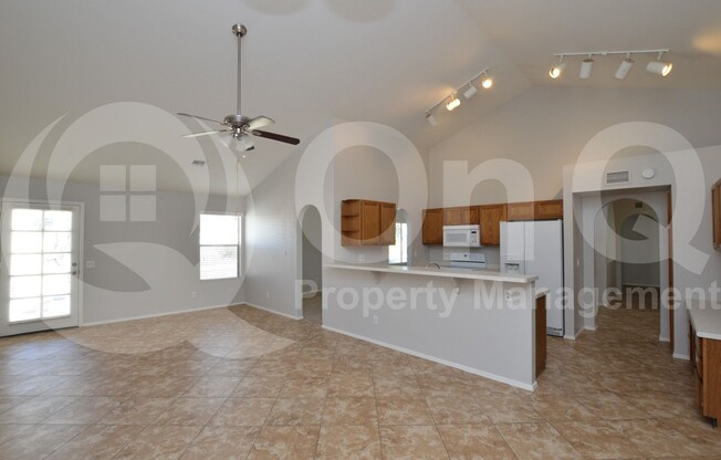 2808 E NORA ST