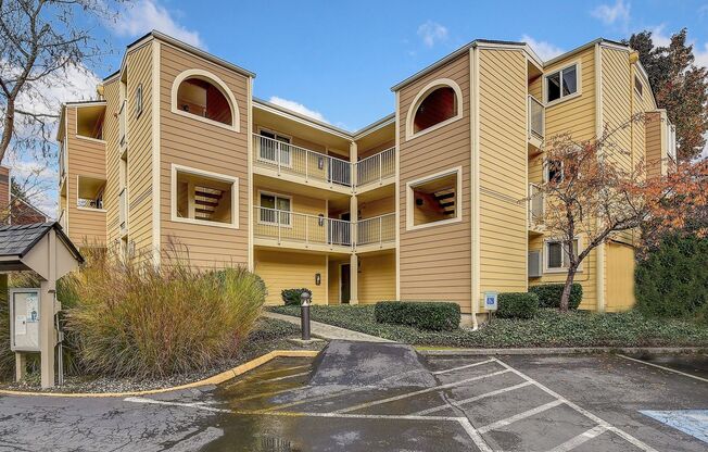 2Bd/1.75Ba Redmond Condo