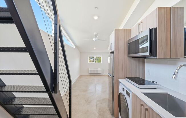 Studio, 1 bath, 296 sqft, $1,746, Unit 203-A