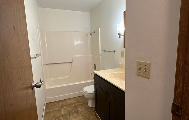 2 beds, 1 bath, $545, Unit #43