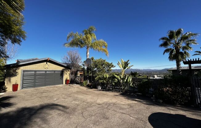 ***AVAILABLE MARCH 2025**** Stunning 3 Bedroom 2.5 Bathroom home with Stunning Panoramic Views!