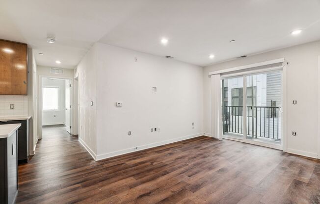 2 beds, 2 baths, 915 sqft, $2,300, Unit 416