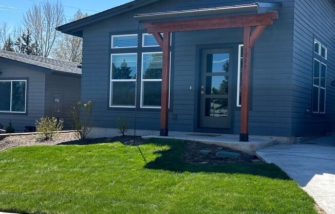 2 Bedroom / 1 Bathroom Home in NE Bend