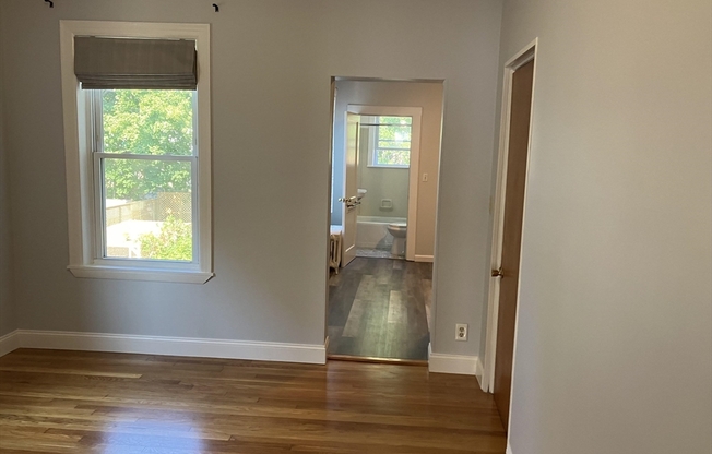 2 beds, 1 bath, $2,800, Unit 2