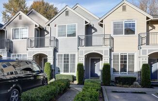 Luxury 2BR 2.5BA Townhouse Style Condo @ Lochshire on Forbes Creek