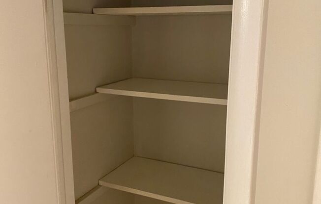 2 beds, 1 bath, 728 sqft, $750, Unit C2