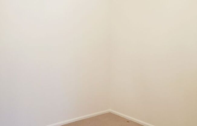1 bed, 1 Bath, 800 sqft with washer/dryer hookups, patio and separate entrance  off Sable and 2nd