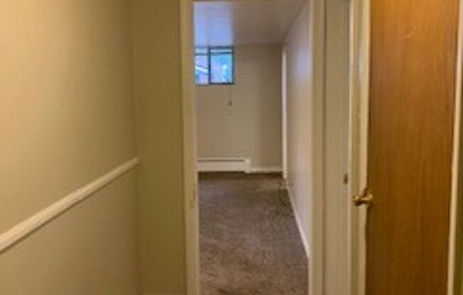 2 beds, 1 bath, $1,800, Unit 686