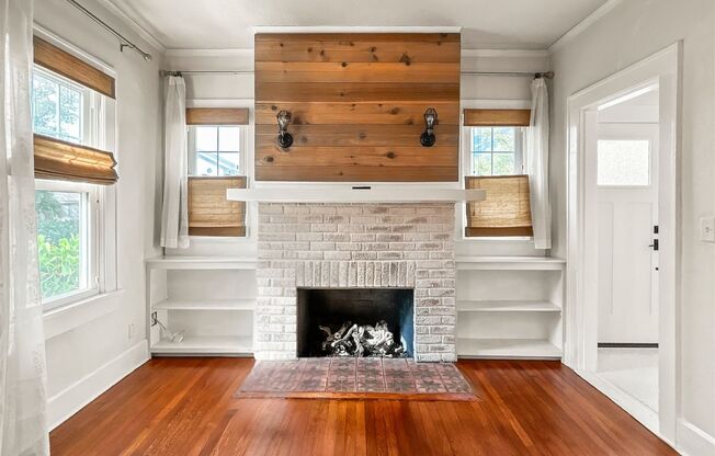 Lovely Home for Rent with Fireplace & Fully Fenced Yard– 2Bed | 2Bath