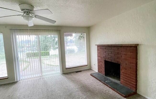 2 beds, 1 bath, $1,600