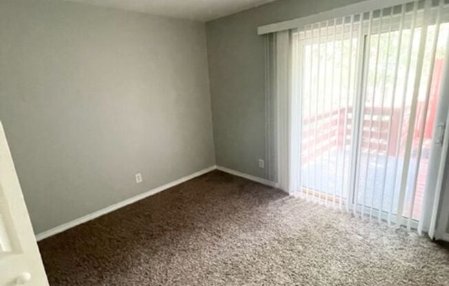 2 beds, 1 bath, 725 sqft, $1,345, Unit 425 E Fountain Pl. - Unit 304
